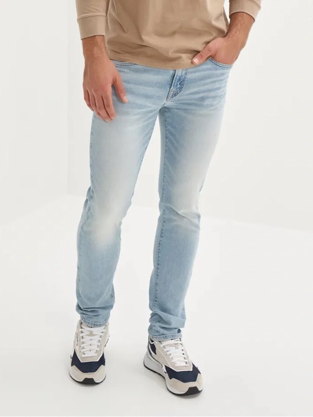 American Eagle Outfitters Light Wash Skinny Jeans